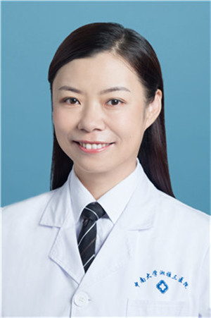 桂嵘
